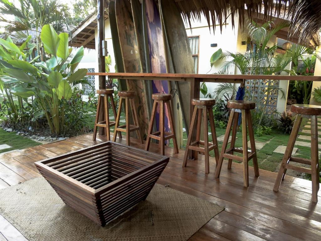 Single Fin Siargao bar lounge with surfboards and wooden stools